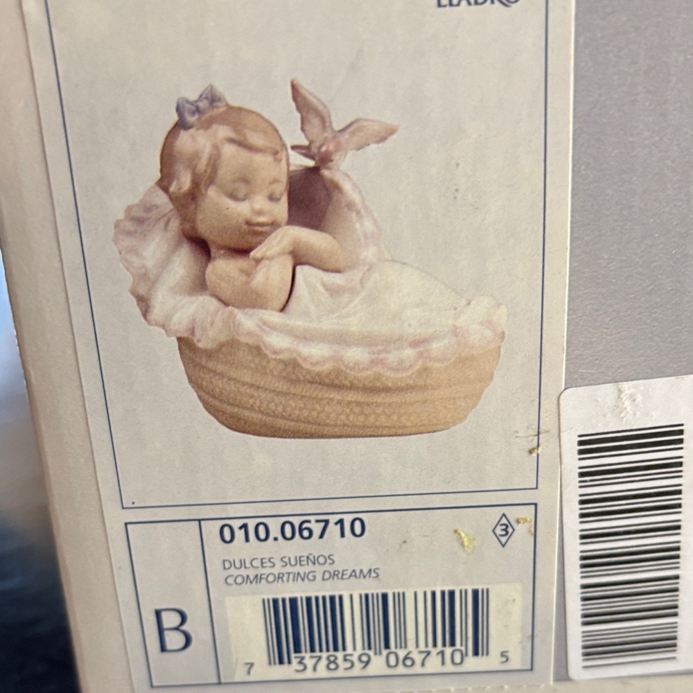 Lladro Dulces Suenos Baby Figurine in Cream and Pink